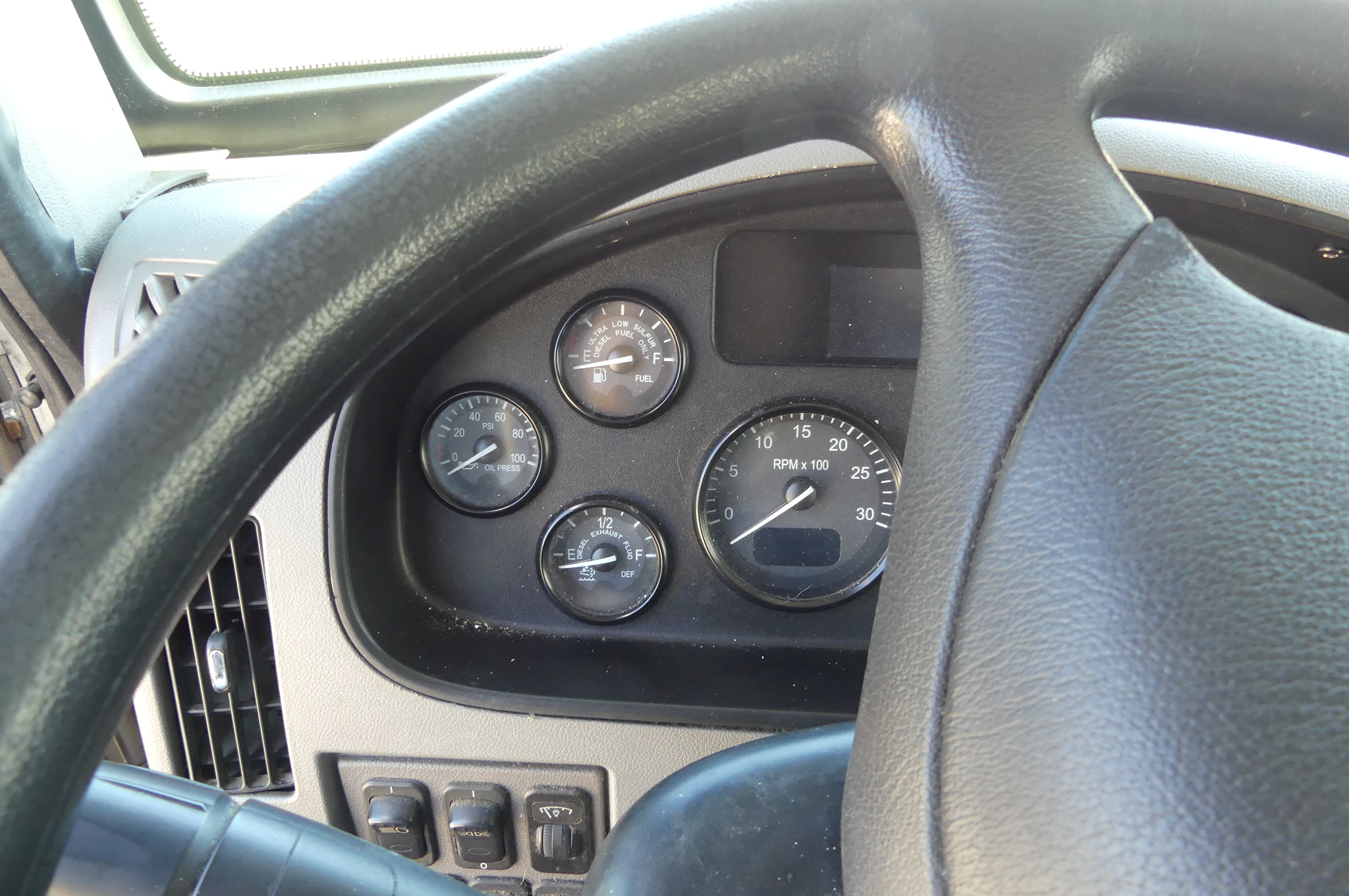 2016 PETERBILT 337 - Image 12