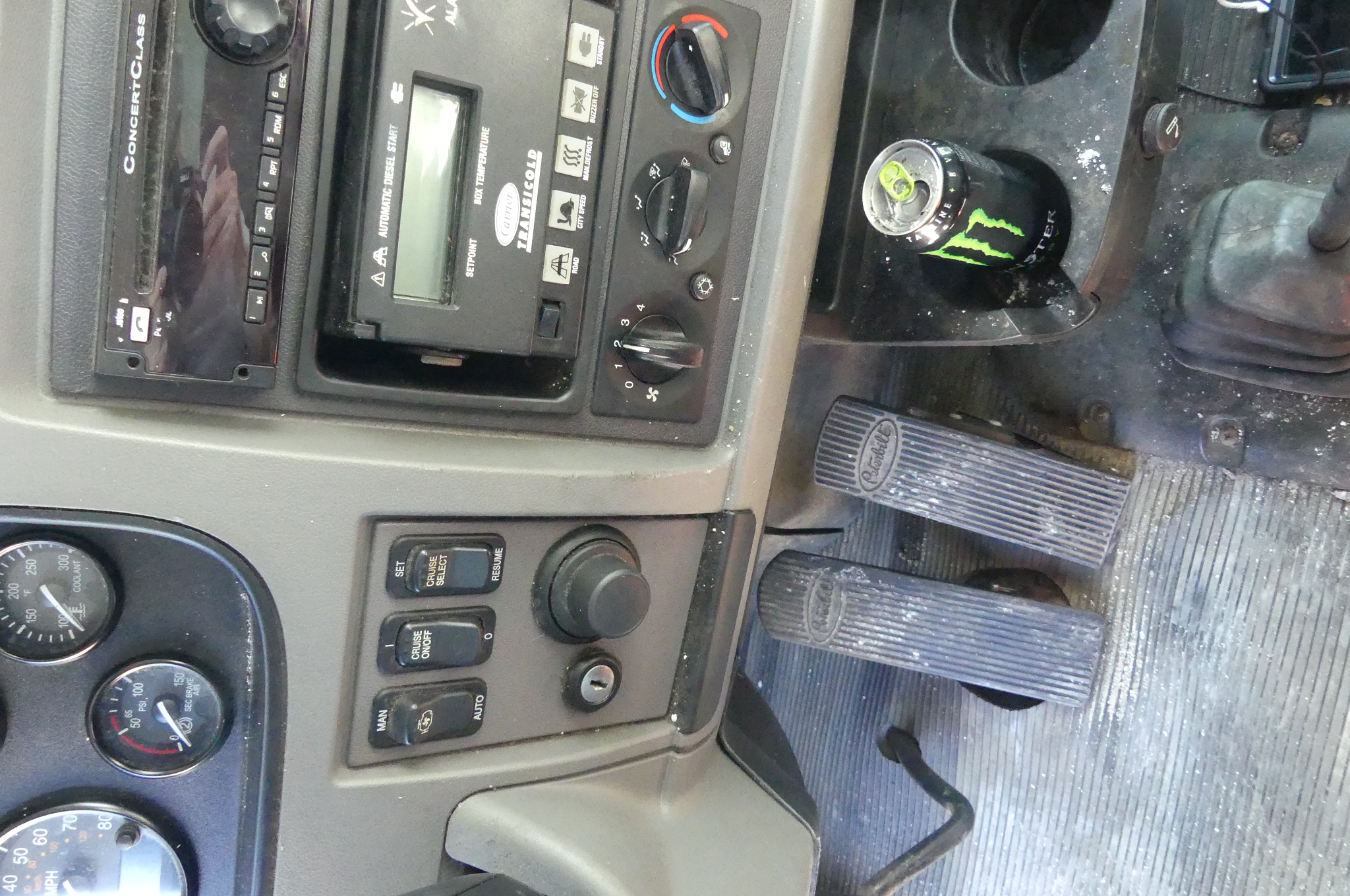 2016 PETERBILT 337 - Image 15