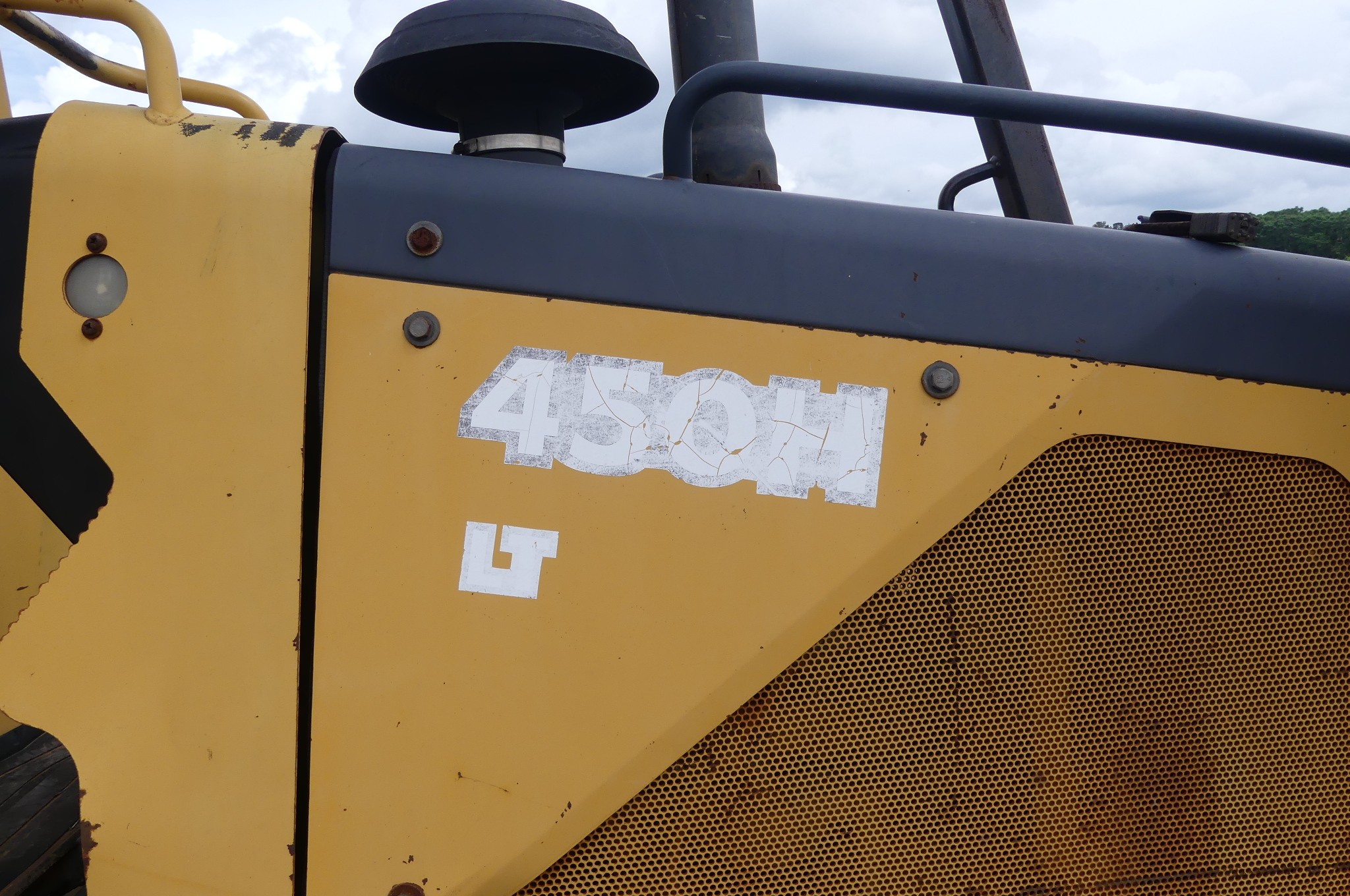 2002 DEERE 450H LT - view 8 of 22