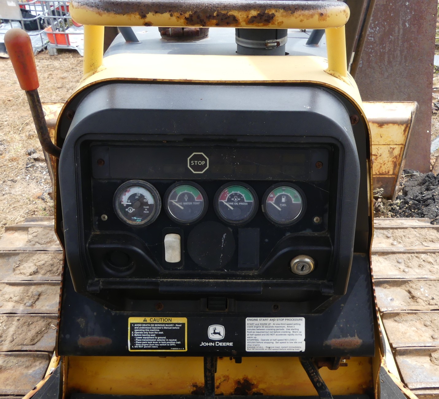 2002 DEERE 450H LT - view 17 of 22