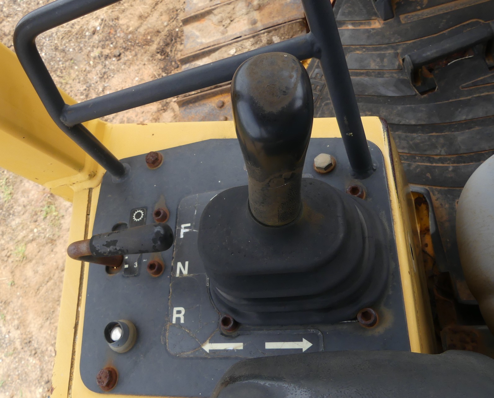 2002 DEERE 450H LT - Image 19