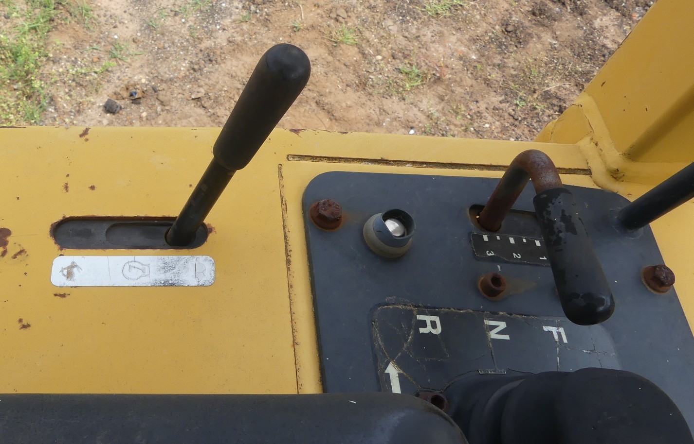 2002 DEERE 450H LT - view 20 of 22