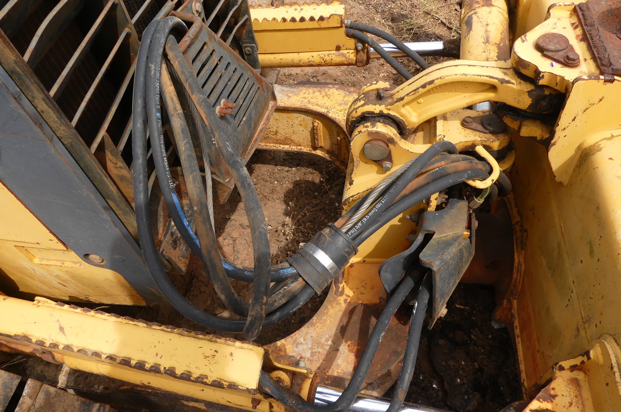 2002 DEERE 450H LT - view 9 of 22