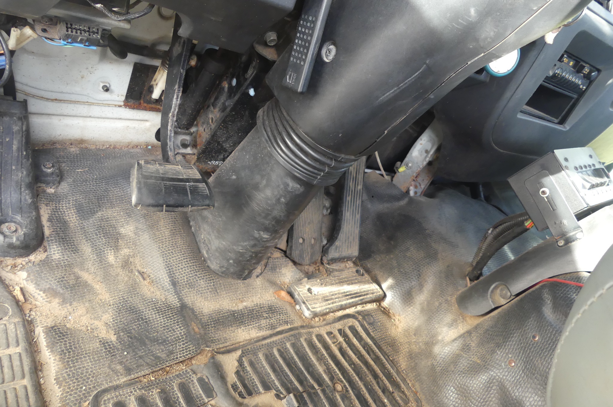 2000 ISUZU FRR - Image 9