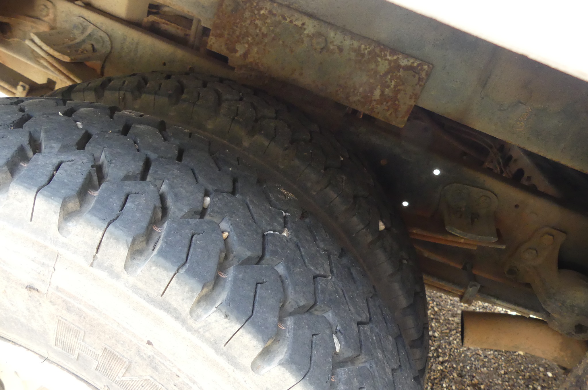 2000 ISUZU FRR - Image 19