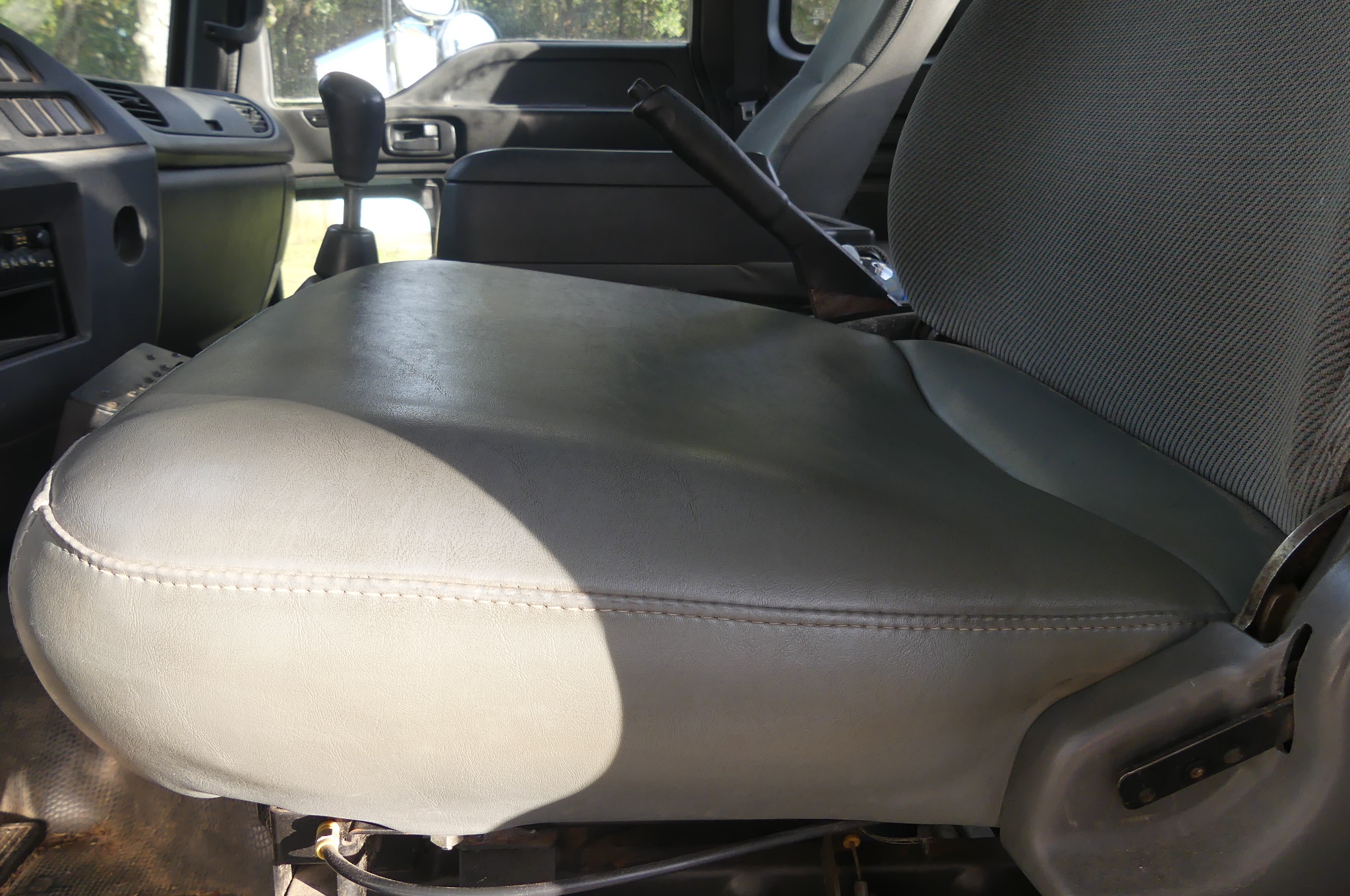 2000 ISUZU FRR - Image 15