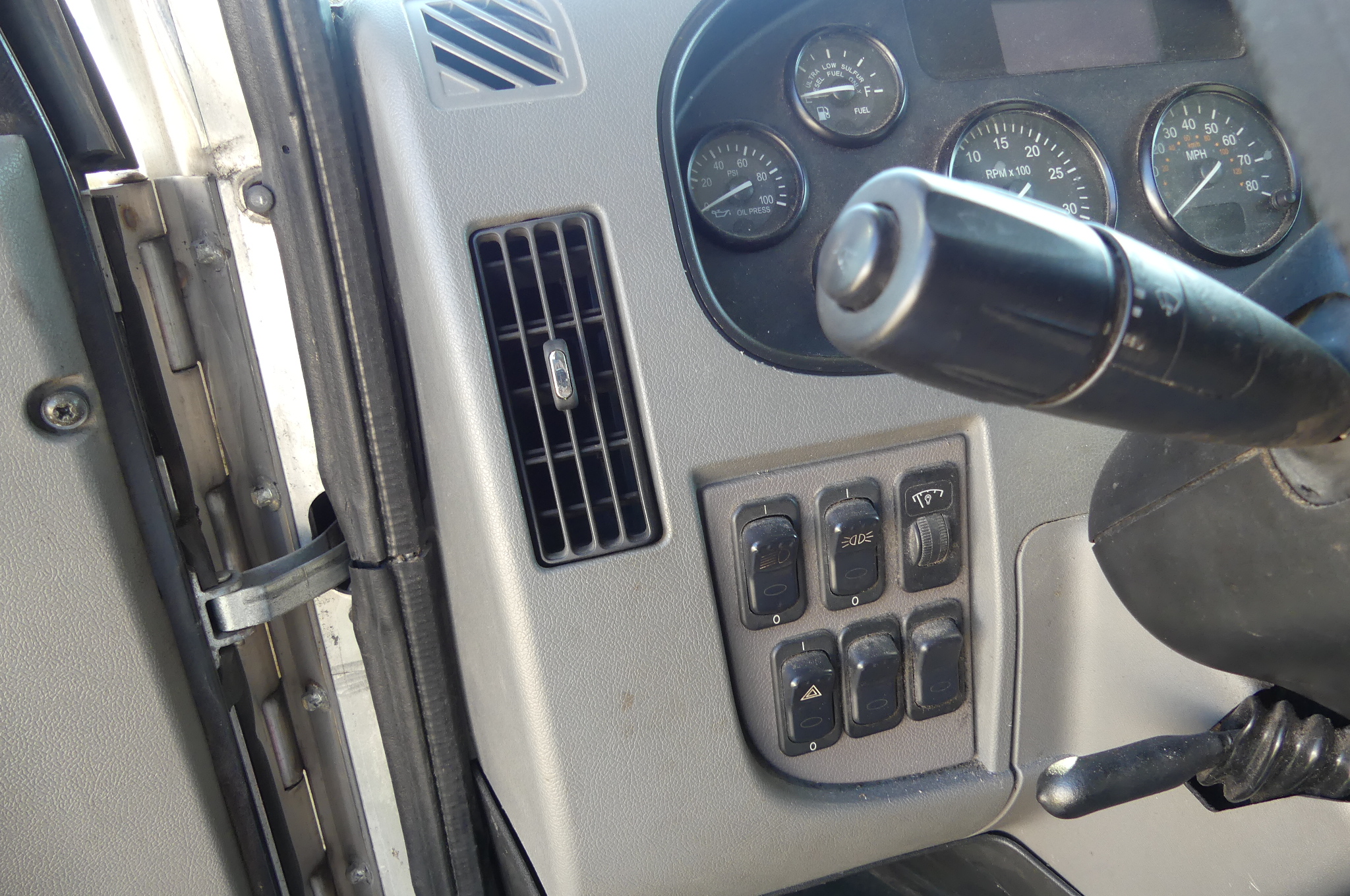 2013 PETERBILT PB337 - Image 16