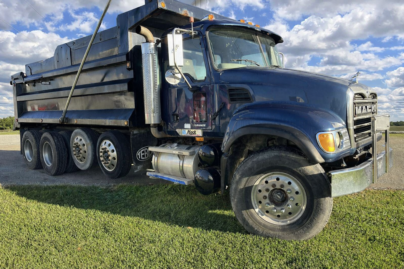 2005 MACK CV713 - view 2 of 30