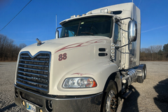 2012 MACK CXU713 - Image 1