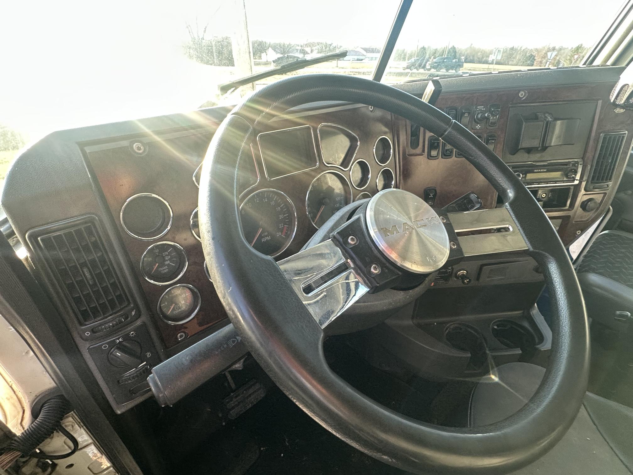 2012 MACK CXU713 - Image 29