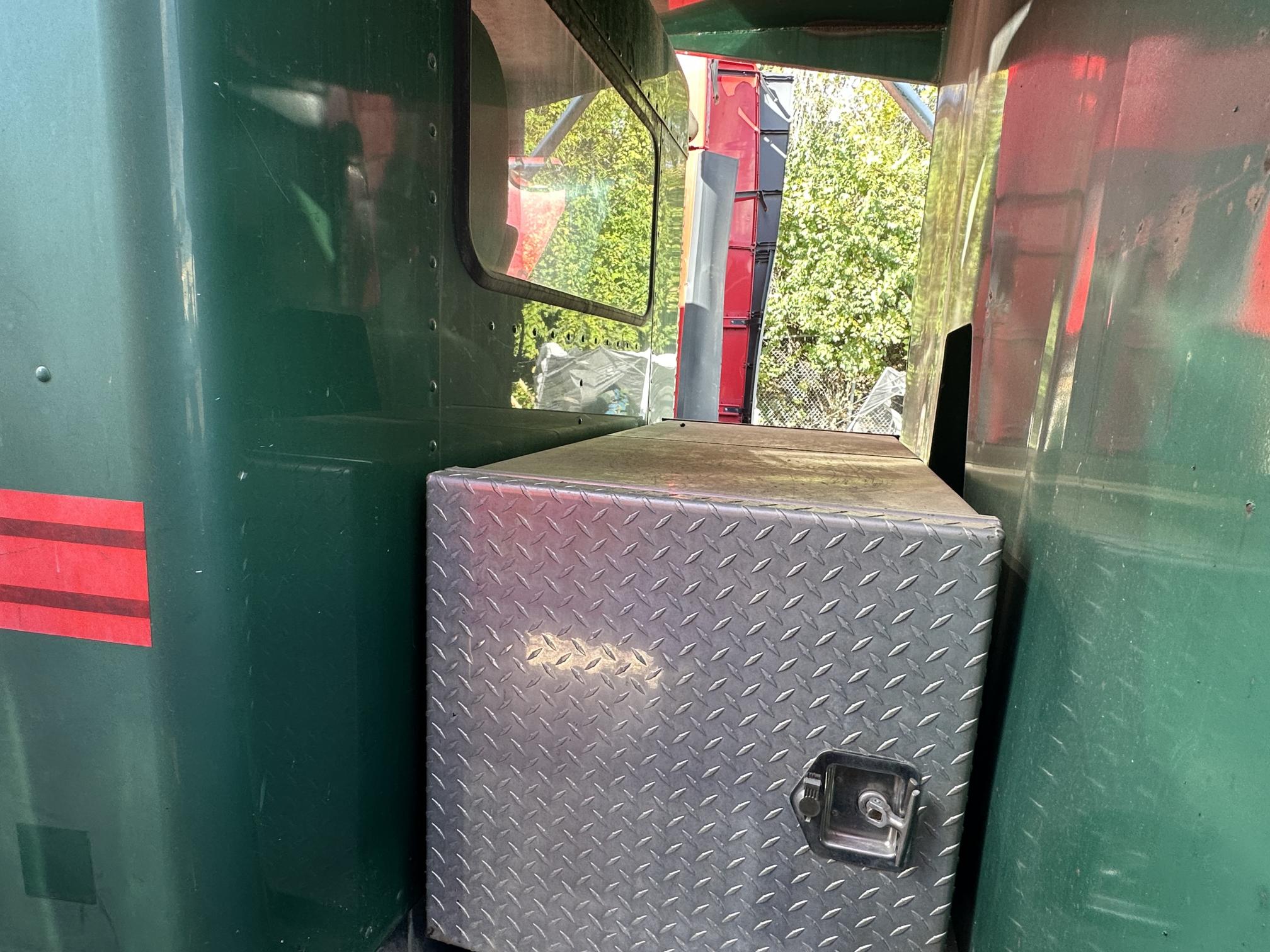 2004 KENWORTH T300 - Image 16