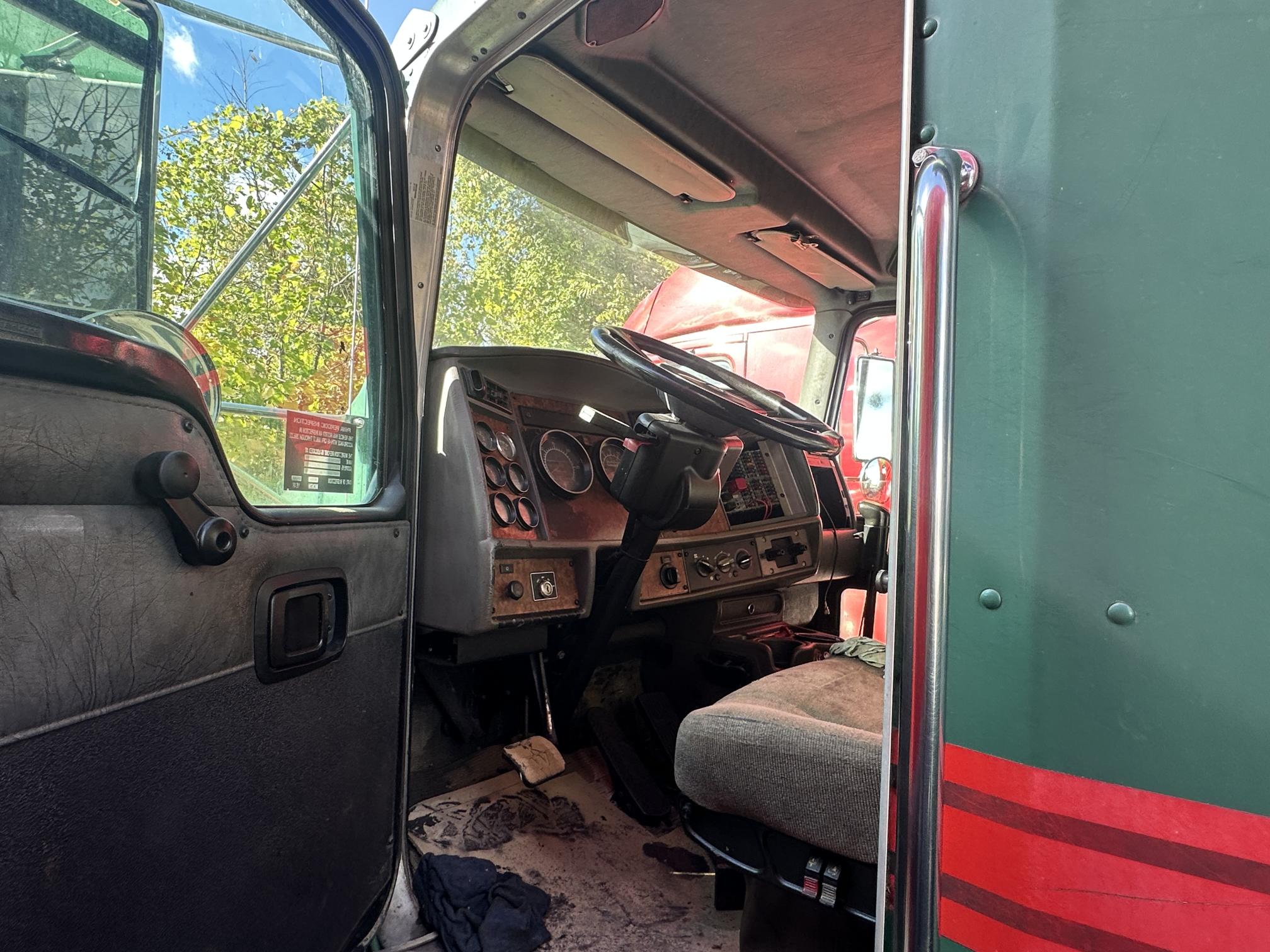 2004 KENWORTH T300 - view 17 of 27