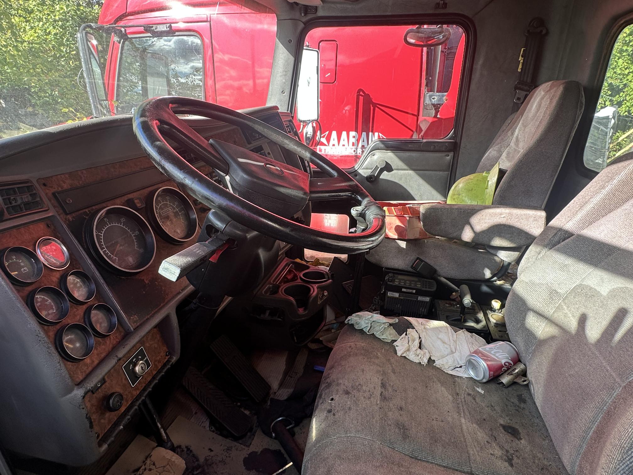 2004 KENWORTH T300 - view 18 of 27