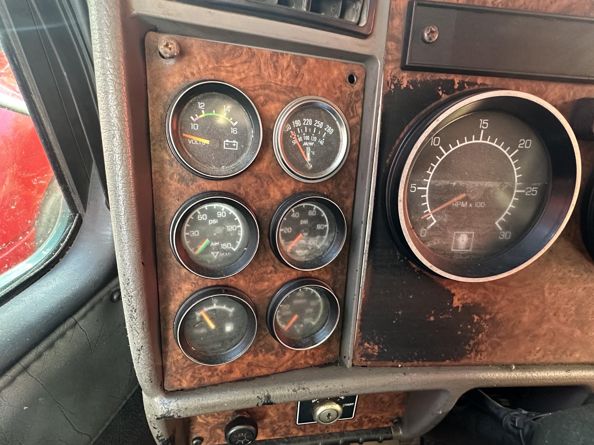 2004 KENWORTH T300 - Image 23