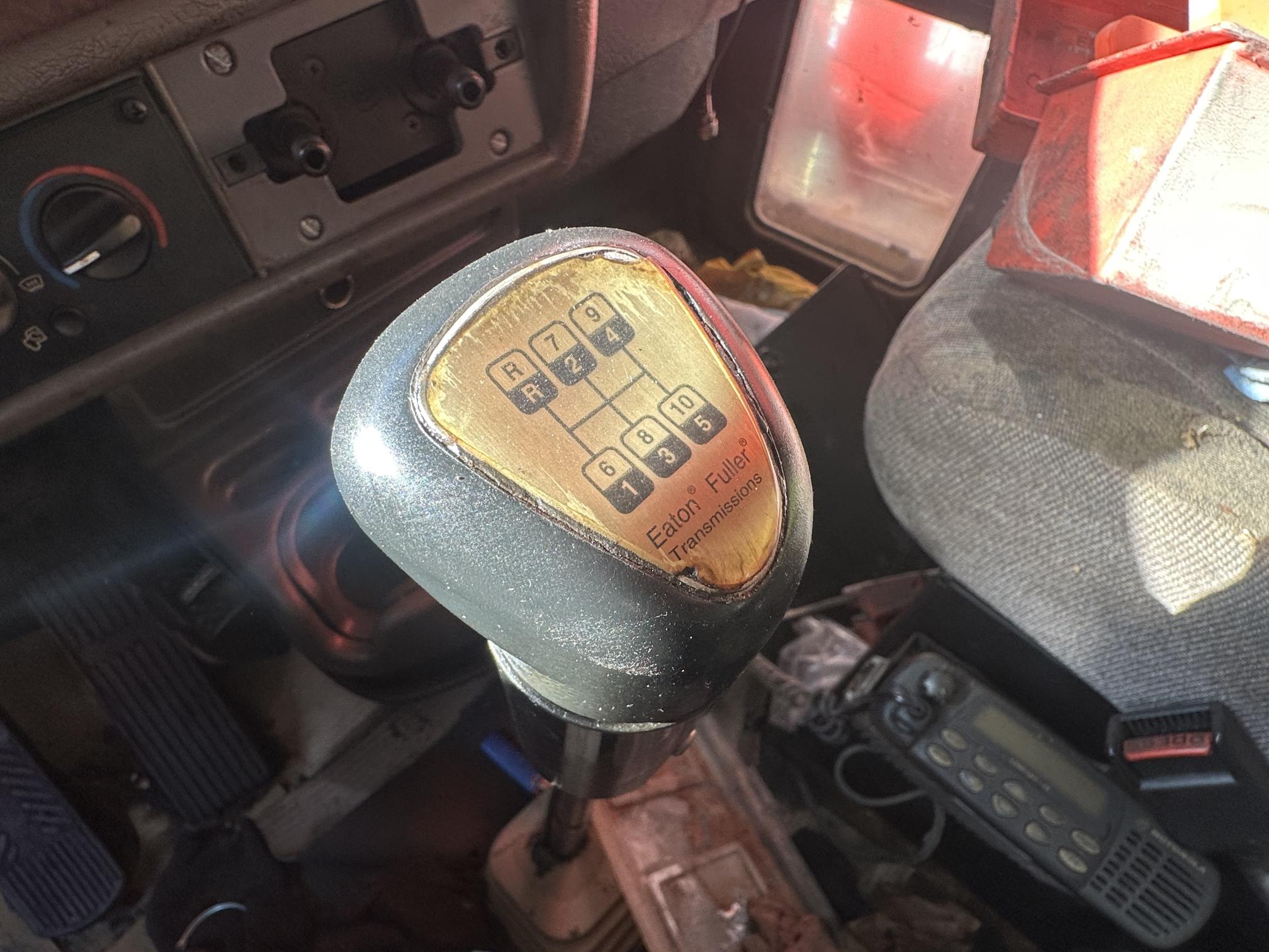 2004 KENWORTH T300 - Image 26