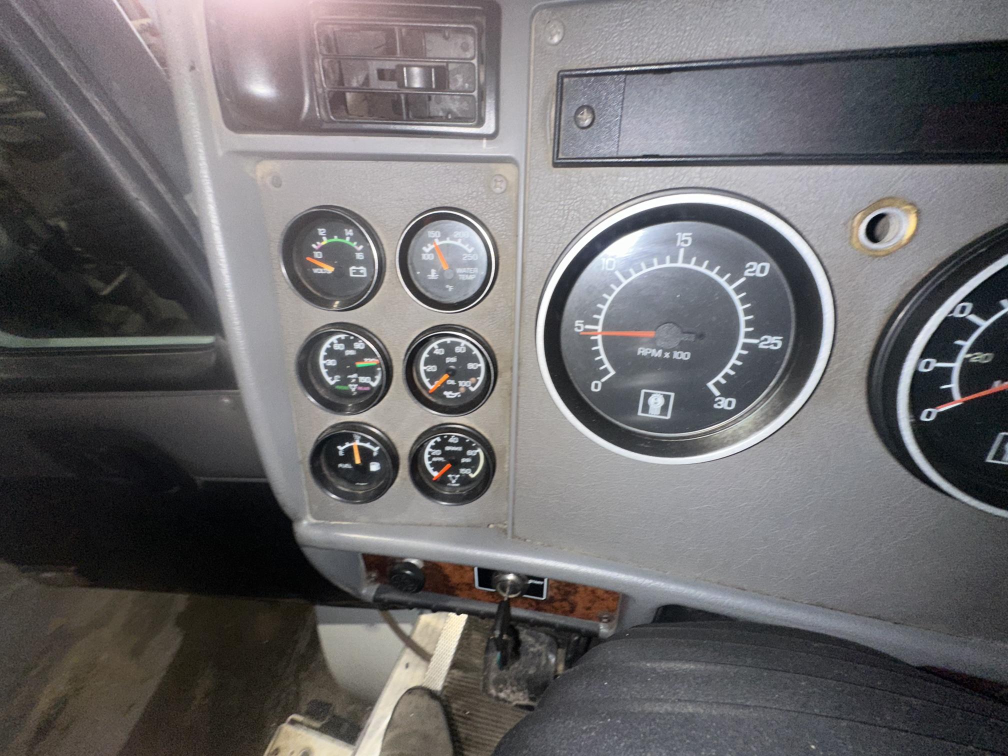 2006 KENWORTH T300 - Image 31