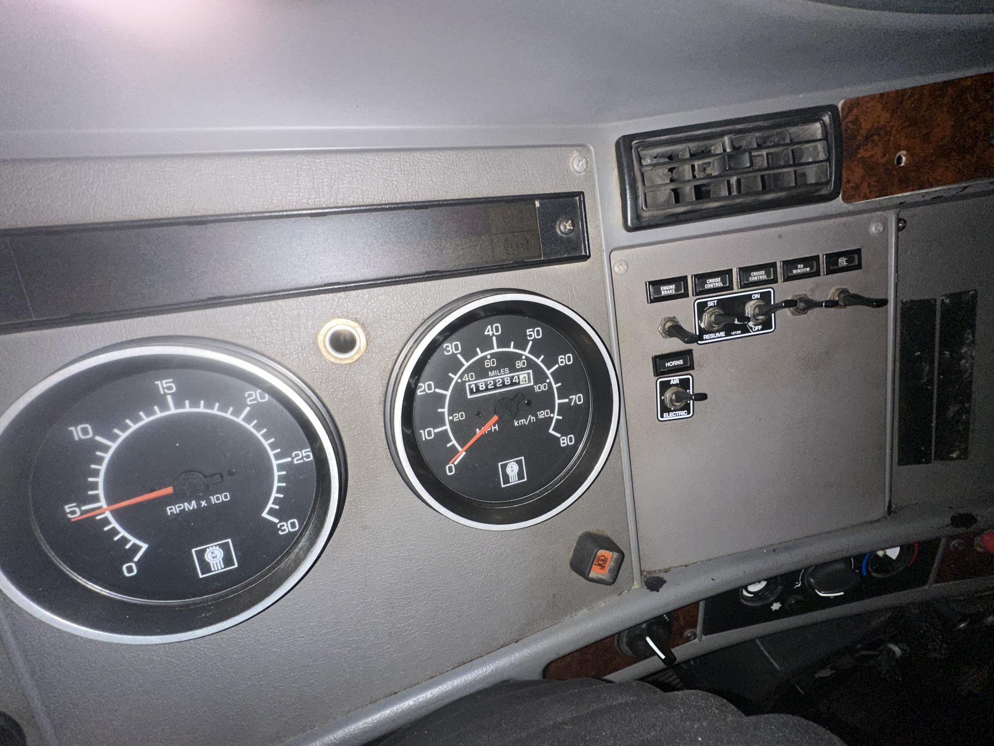 2006 KENWORTH T300 - Image 32