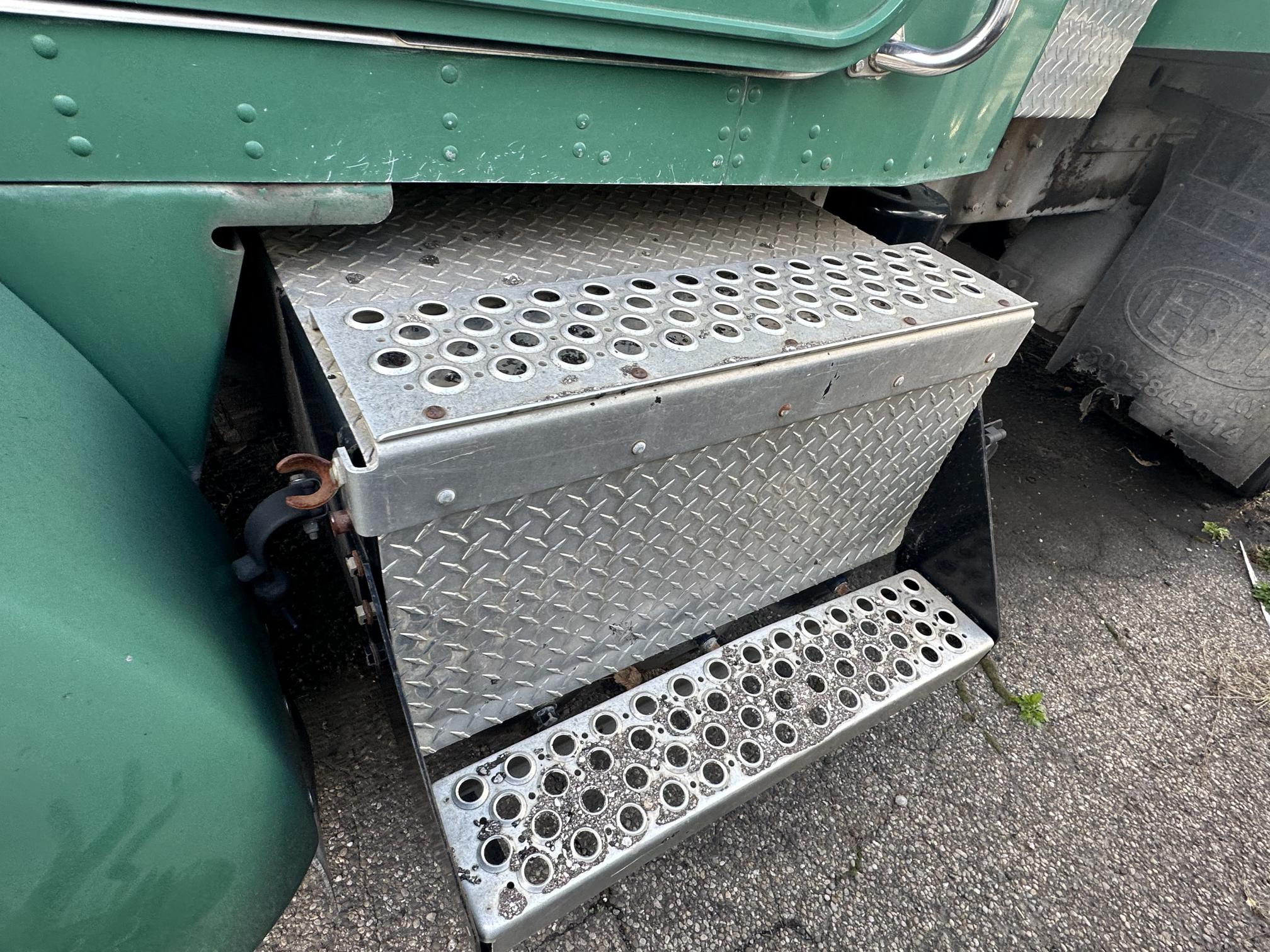 2004 KENWORTH T300 - view 9 of 36