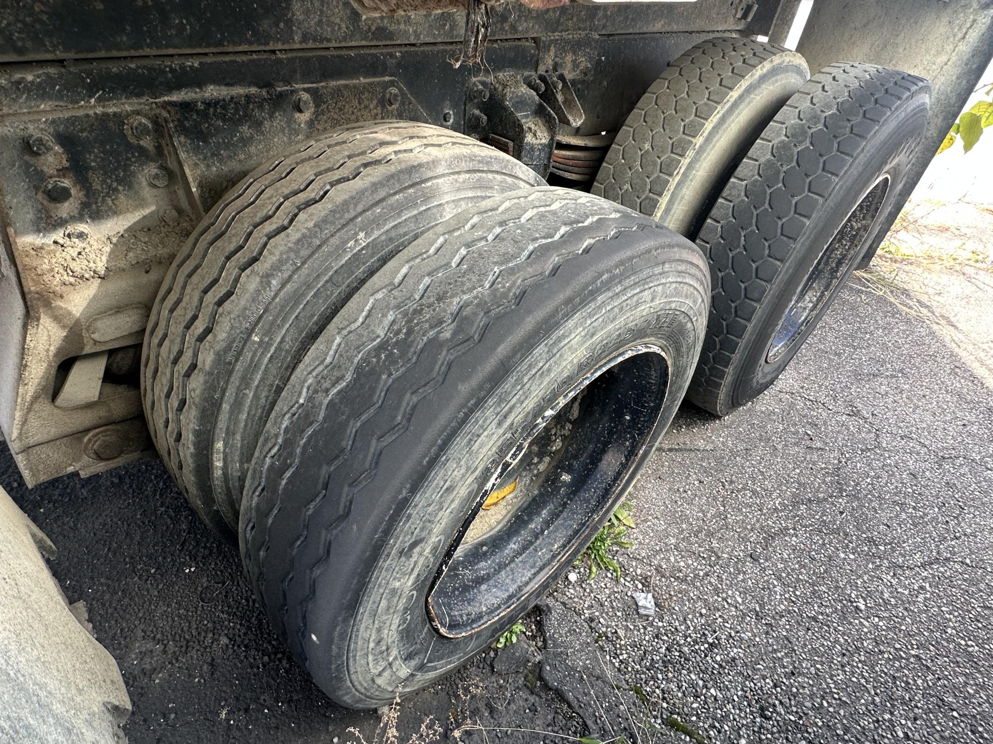 2004 KENWORTH T300 - Image 12