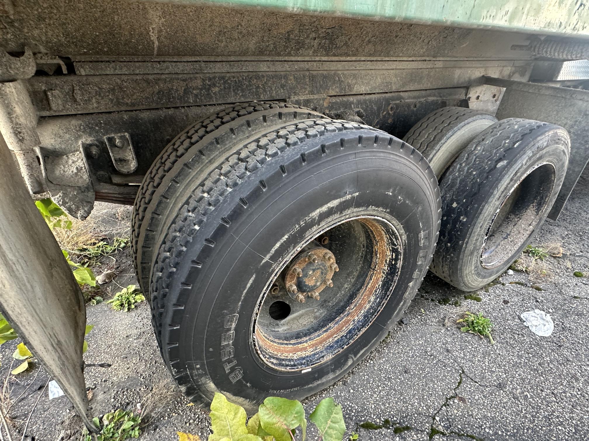 2004 KENWORTH T300 - view 18 of 36