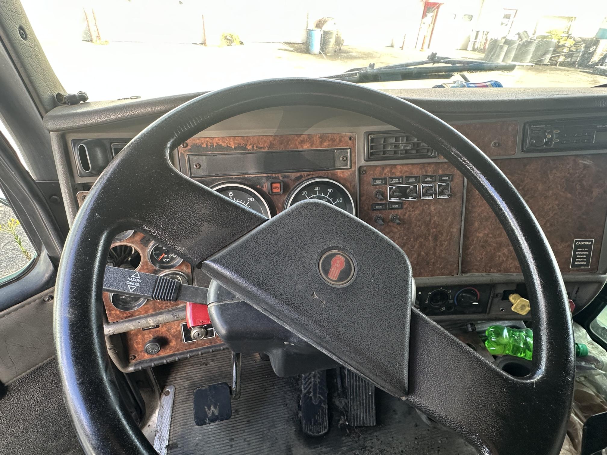 2004 KENWORTH T300 - Image 28