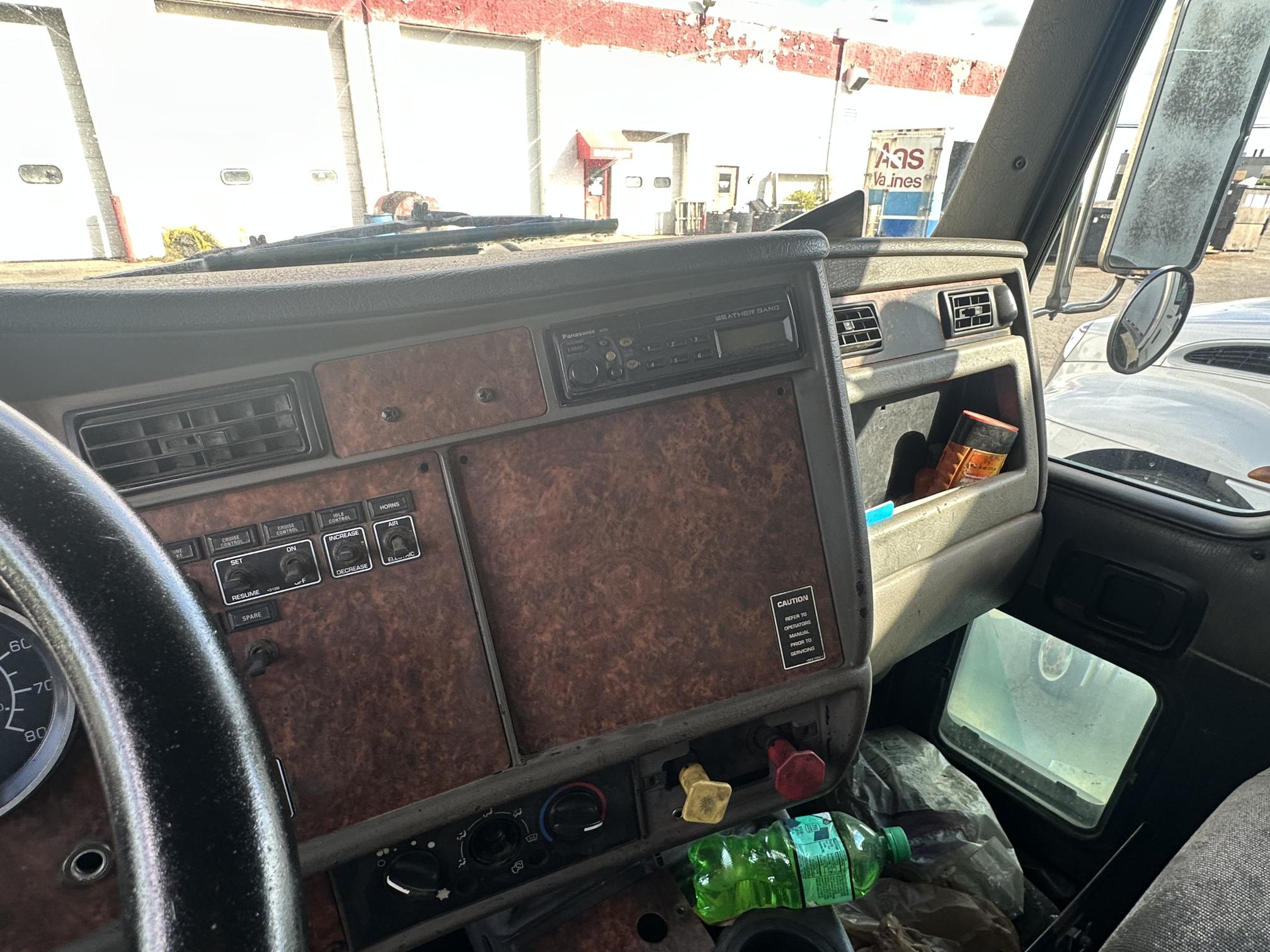 2004 KENWORTH T300 - Image 29