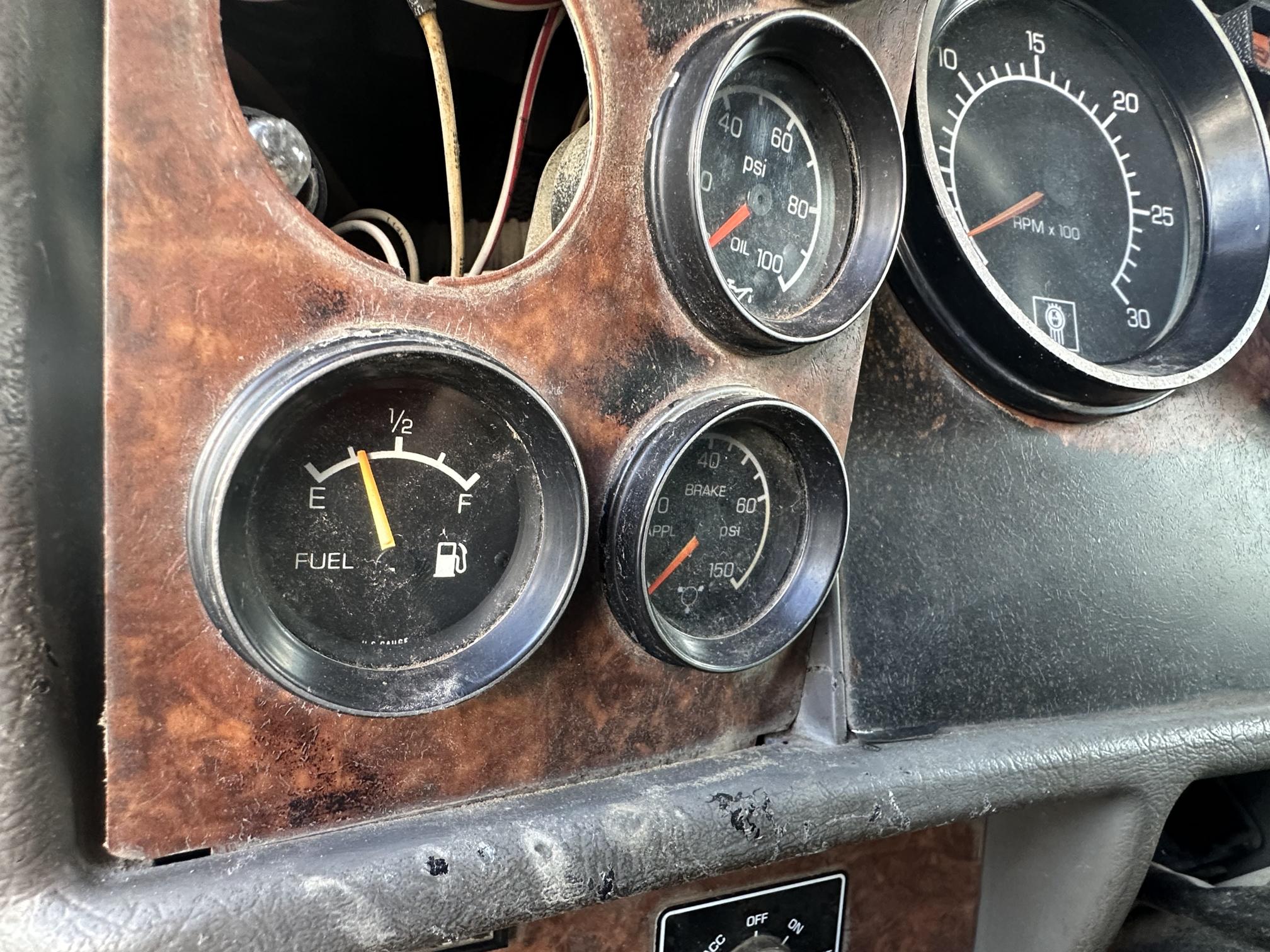 2004 KENWORTH T300 - Image 30