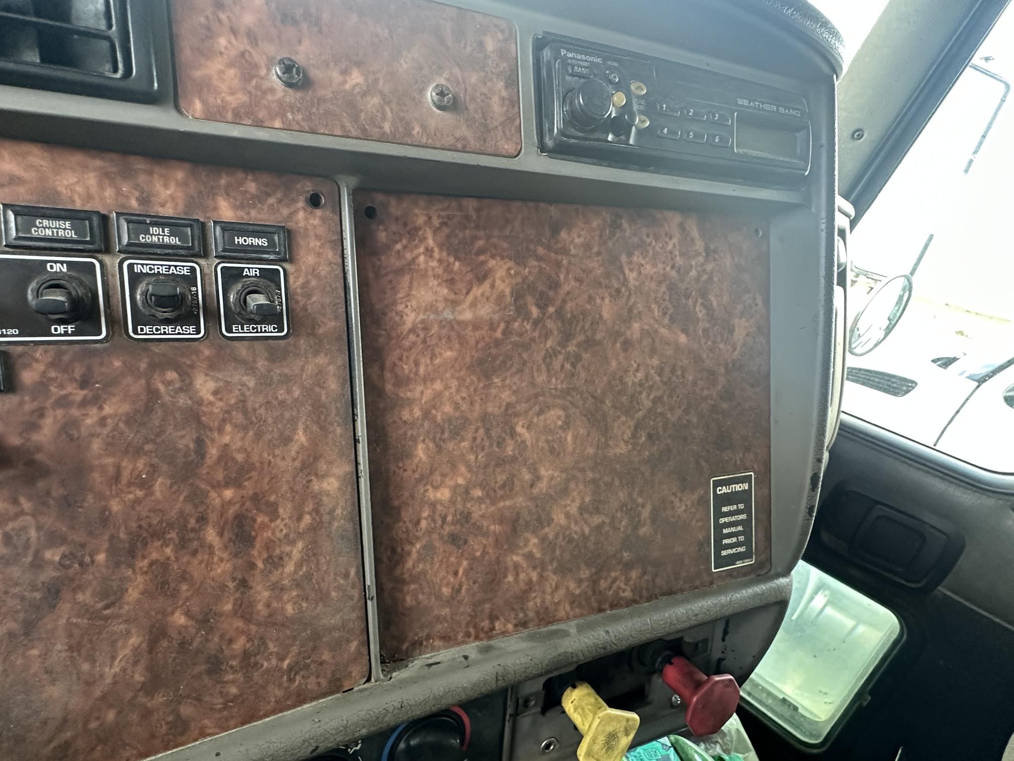 2004 KENWORTH T300 - Image 33