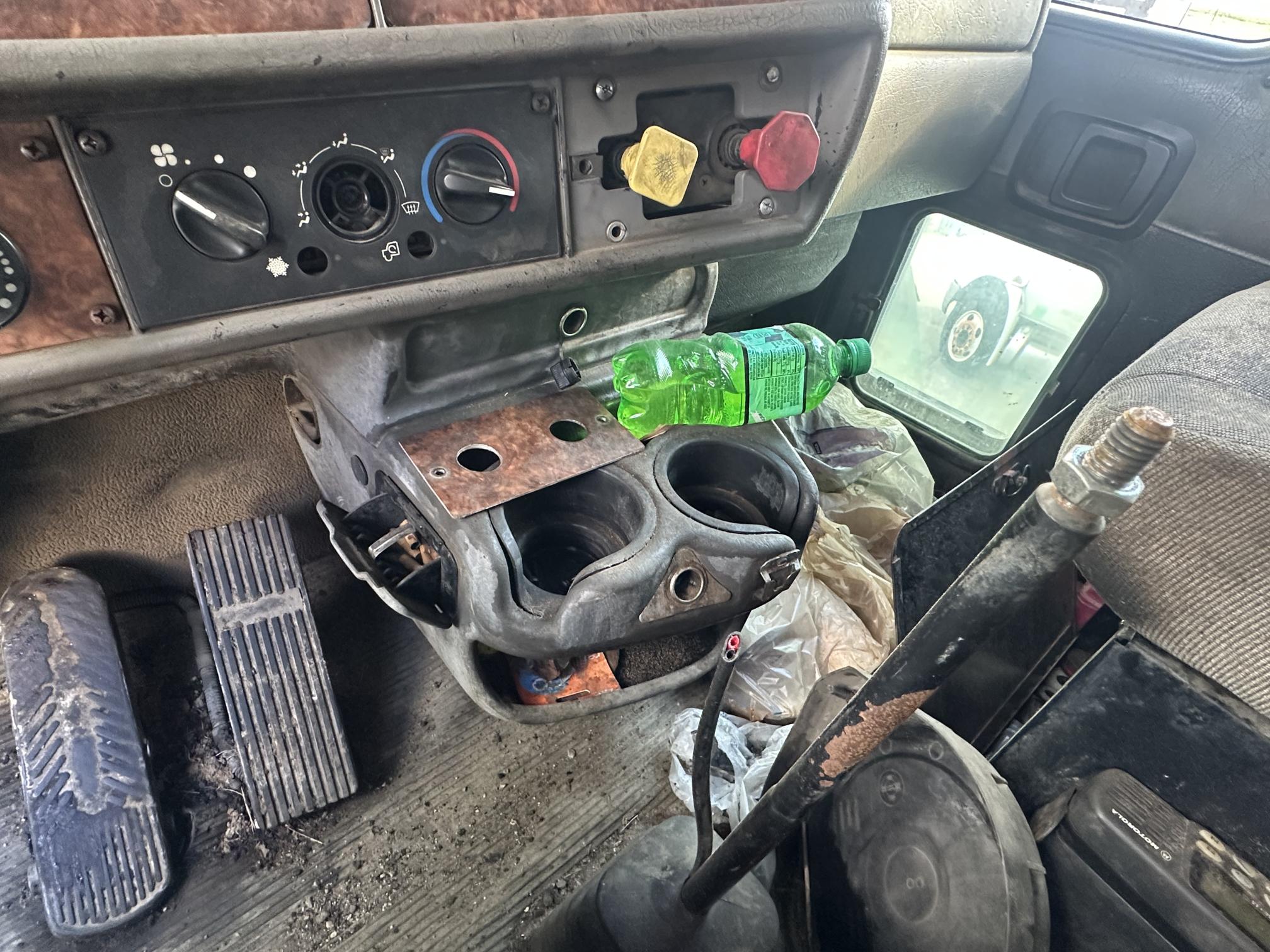 2004 KENWORTH T300 - Image 34