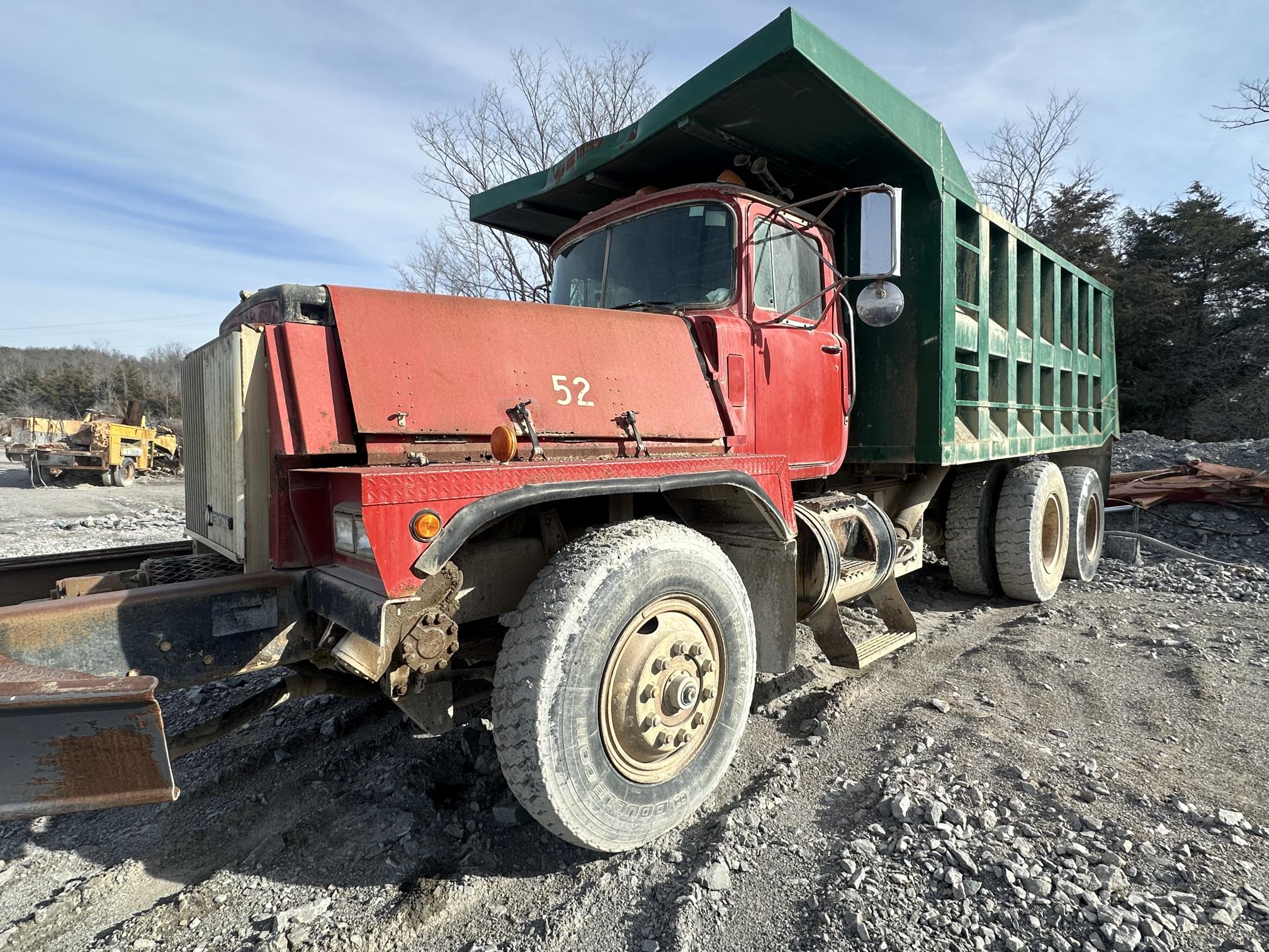 1997 MACK RD8 - Image 2