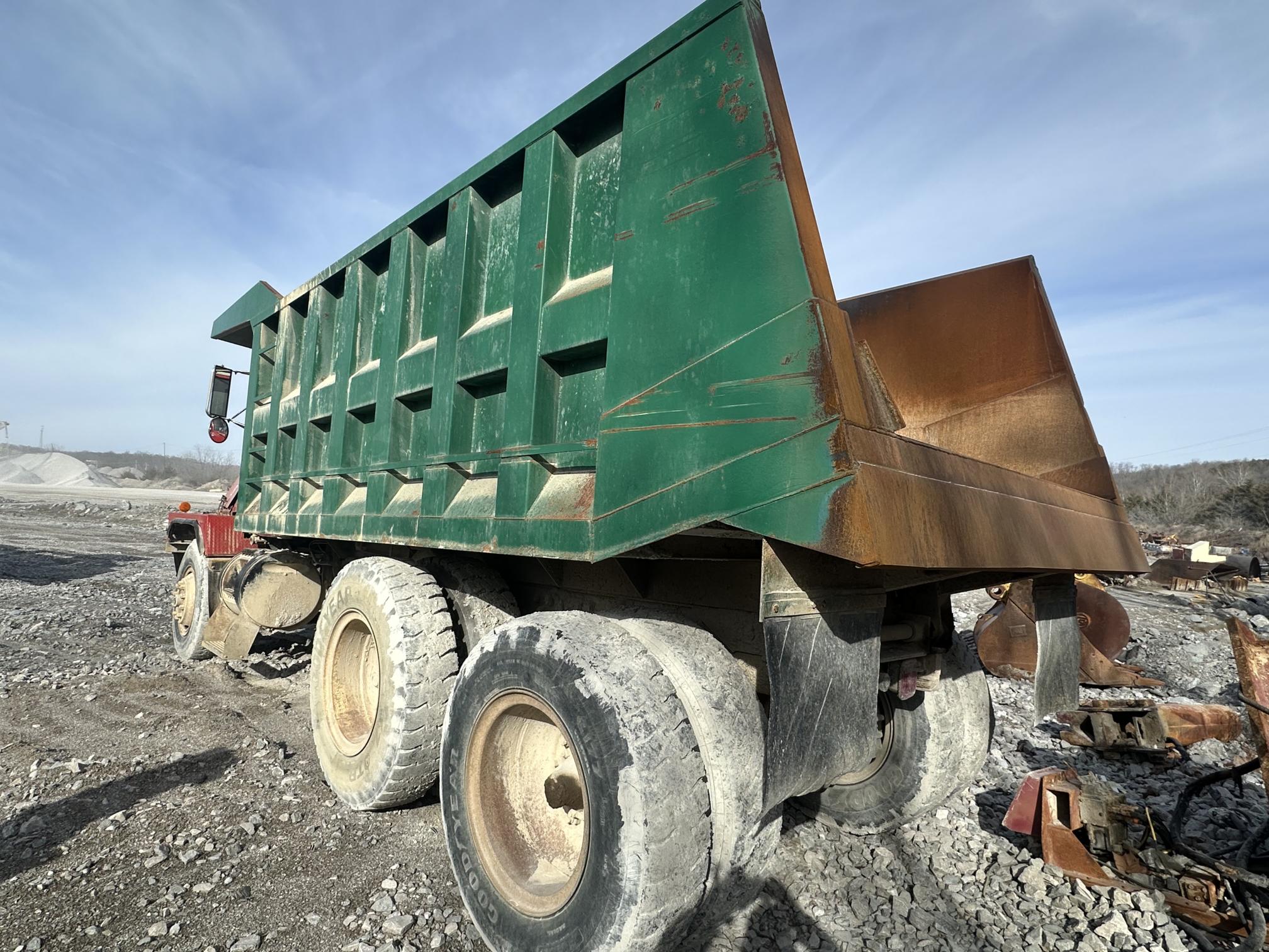 1997 MACK RD8 - view 5 of 41