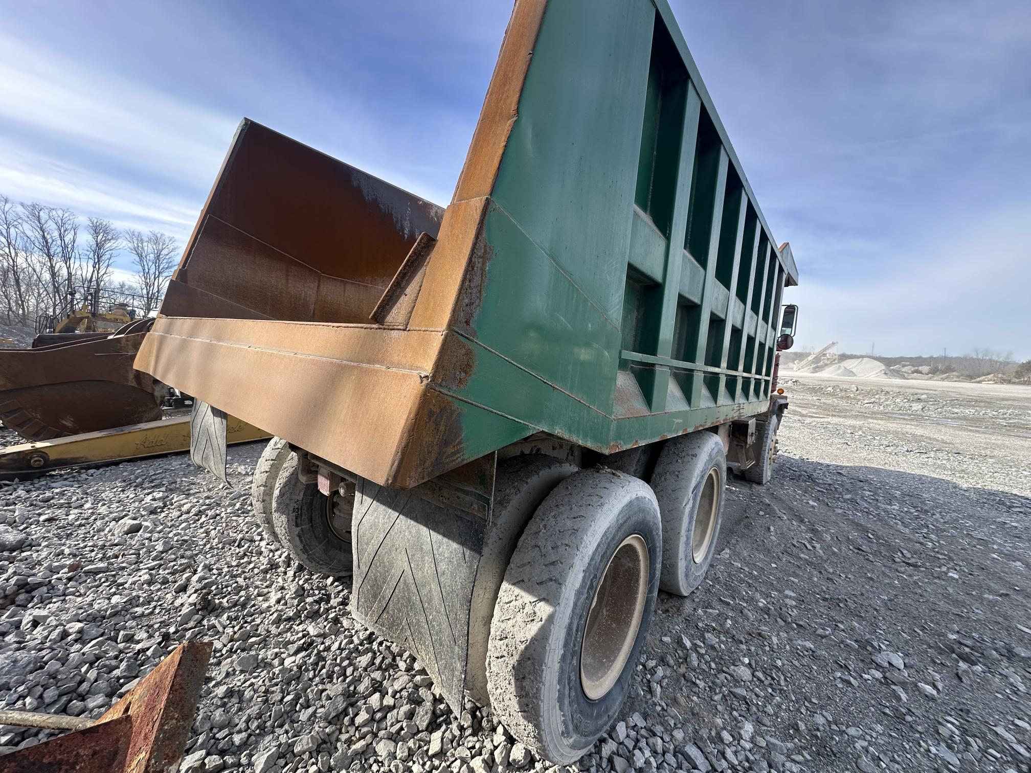 1997 MACK RD8 - Image 6