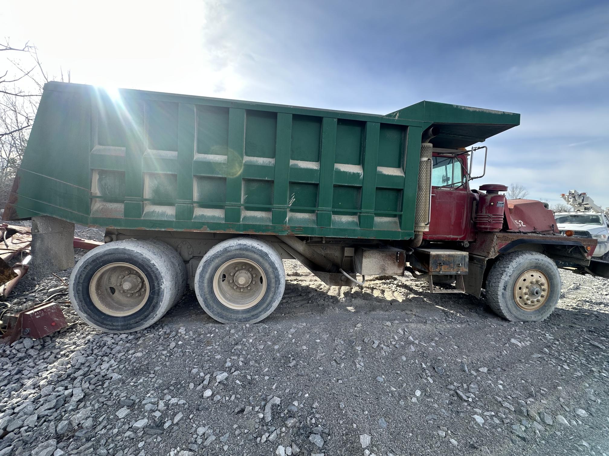 1997 MACK RD8 - Image 8