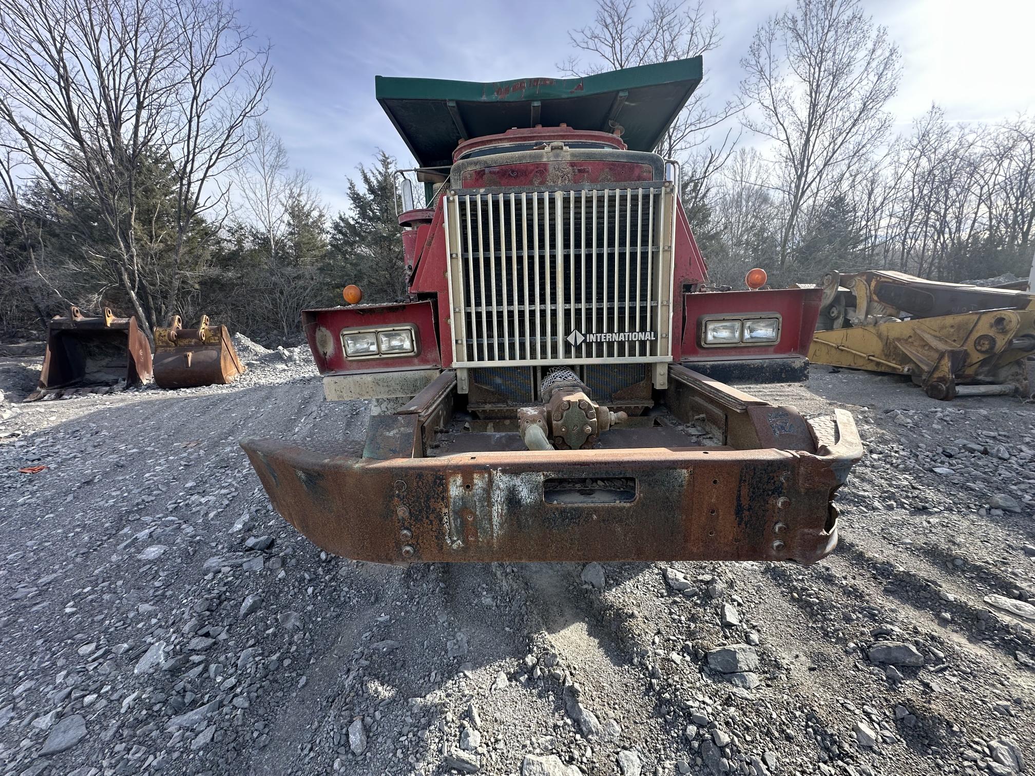 1997 MACK RD8 - Image 11