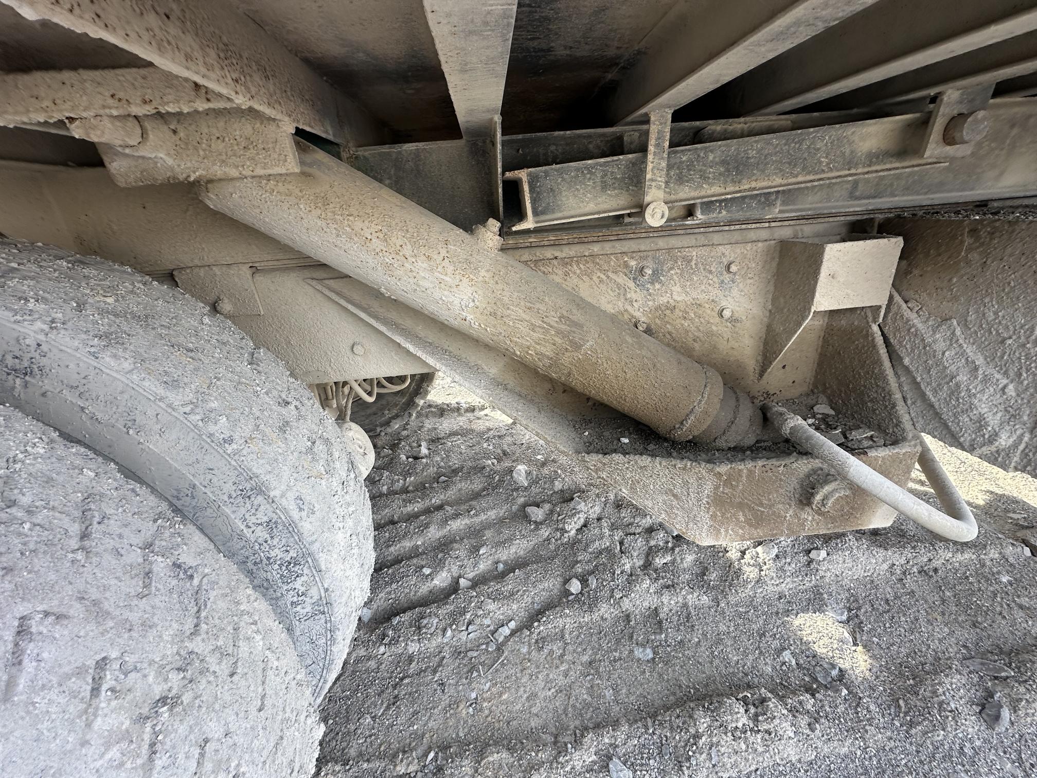 1997 MACK RD8 - Image 24