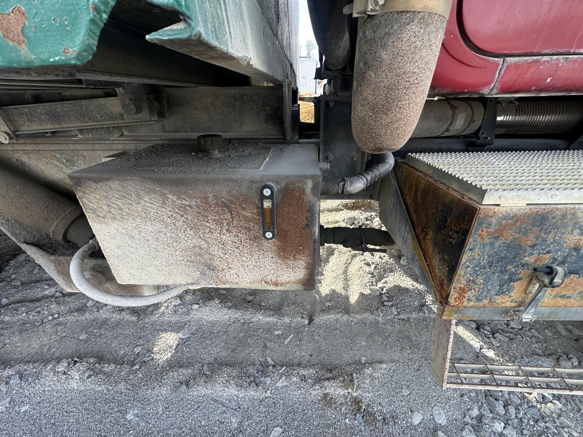 1997 MACK RD8 - Image 25