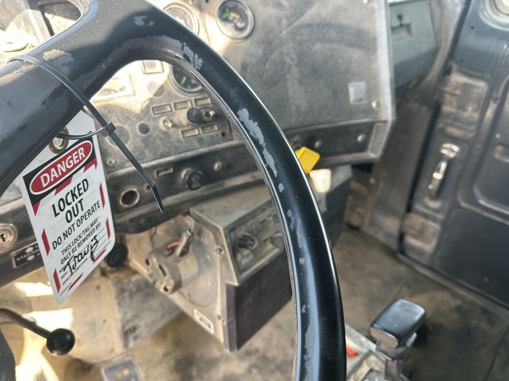 1997 MACK RD8 - Image 37