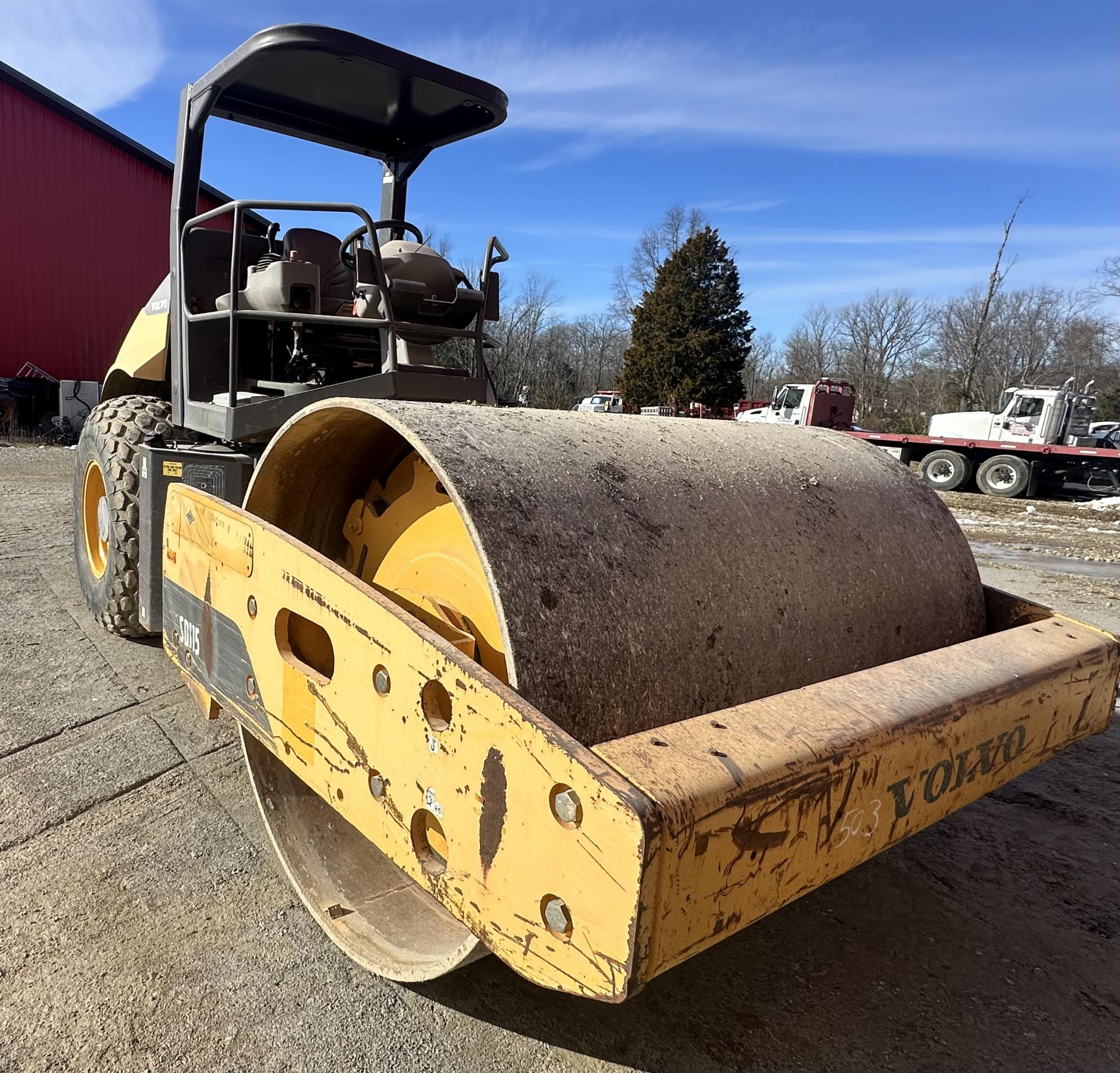 2013 VOLVO SD115 - Image 2