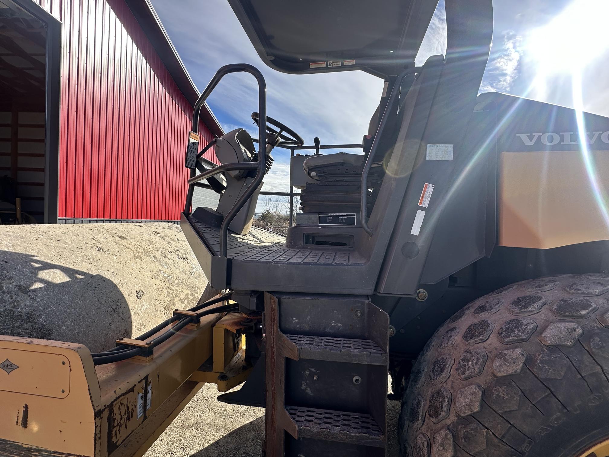 2013 VOLVO SD115 - Image 10