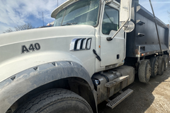 2013 MACK Granite CU713 - Image 4