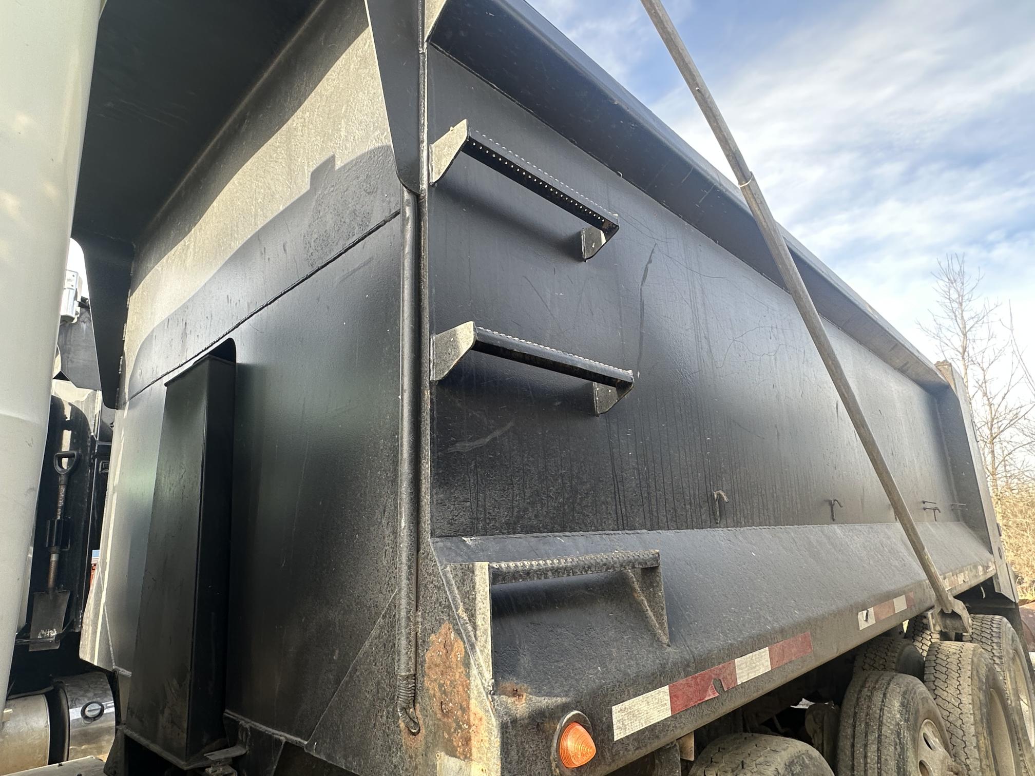 2013 MACK Granite CU713 - view 6 of 42