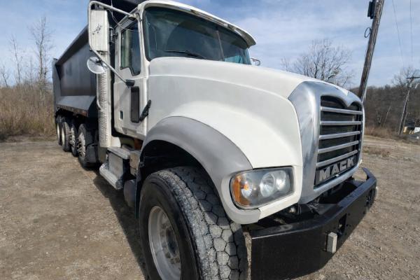 2013 MACK Granite CU713