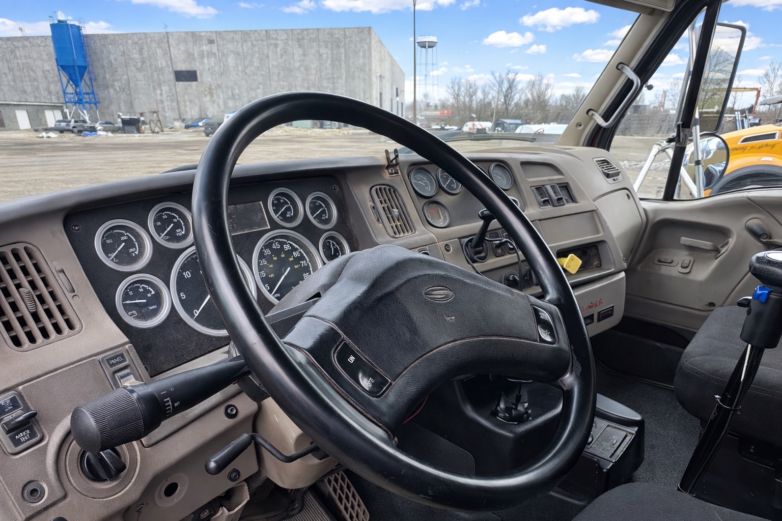 2005 STERLING L9500 - view 14 of 15