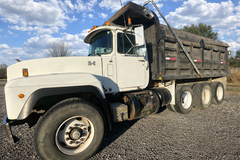 1999 MACK RD690S - Image 2