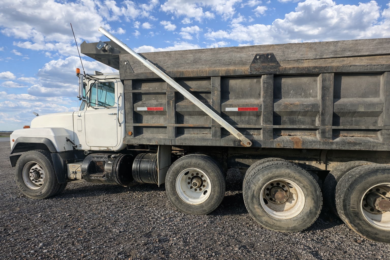 1999 MACK RD690S - view 3 of 37