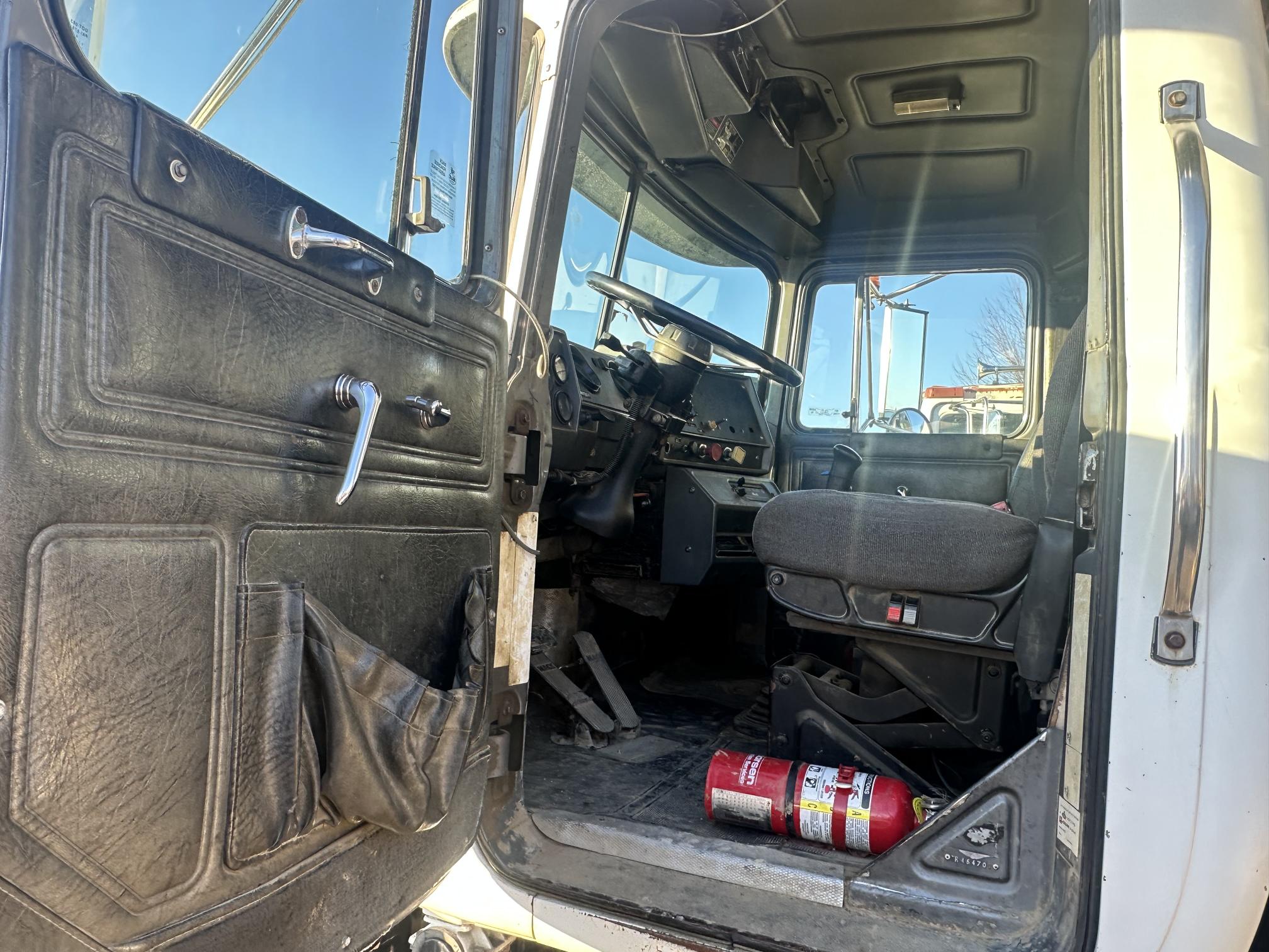 1999 MACK RD690S - Image 25