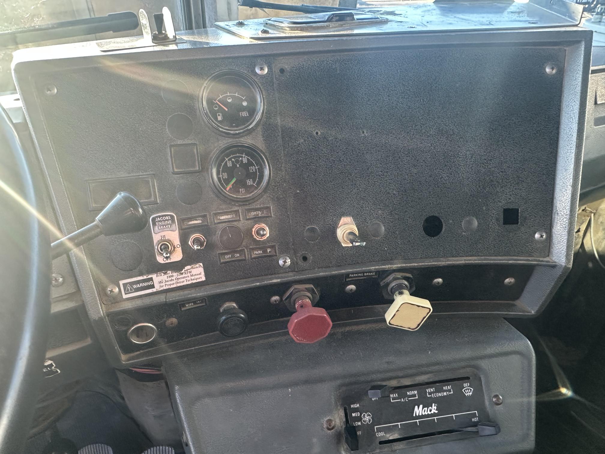 1999 MACK RD690S - Image 31