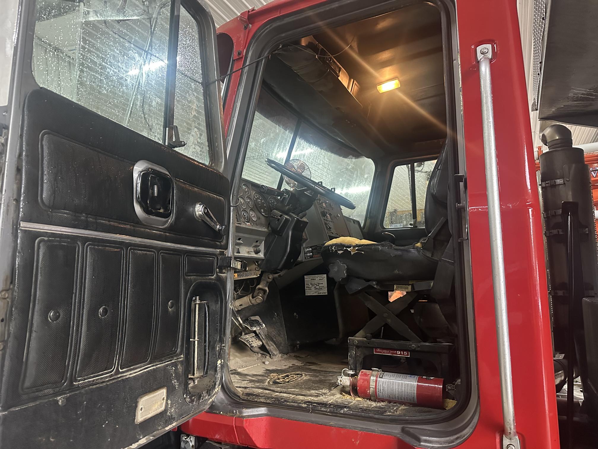 1999 MACK CL713 - Image 25