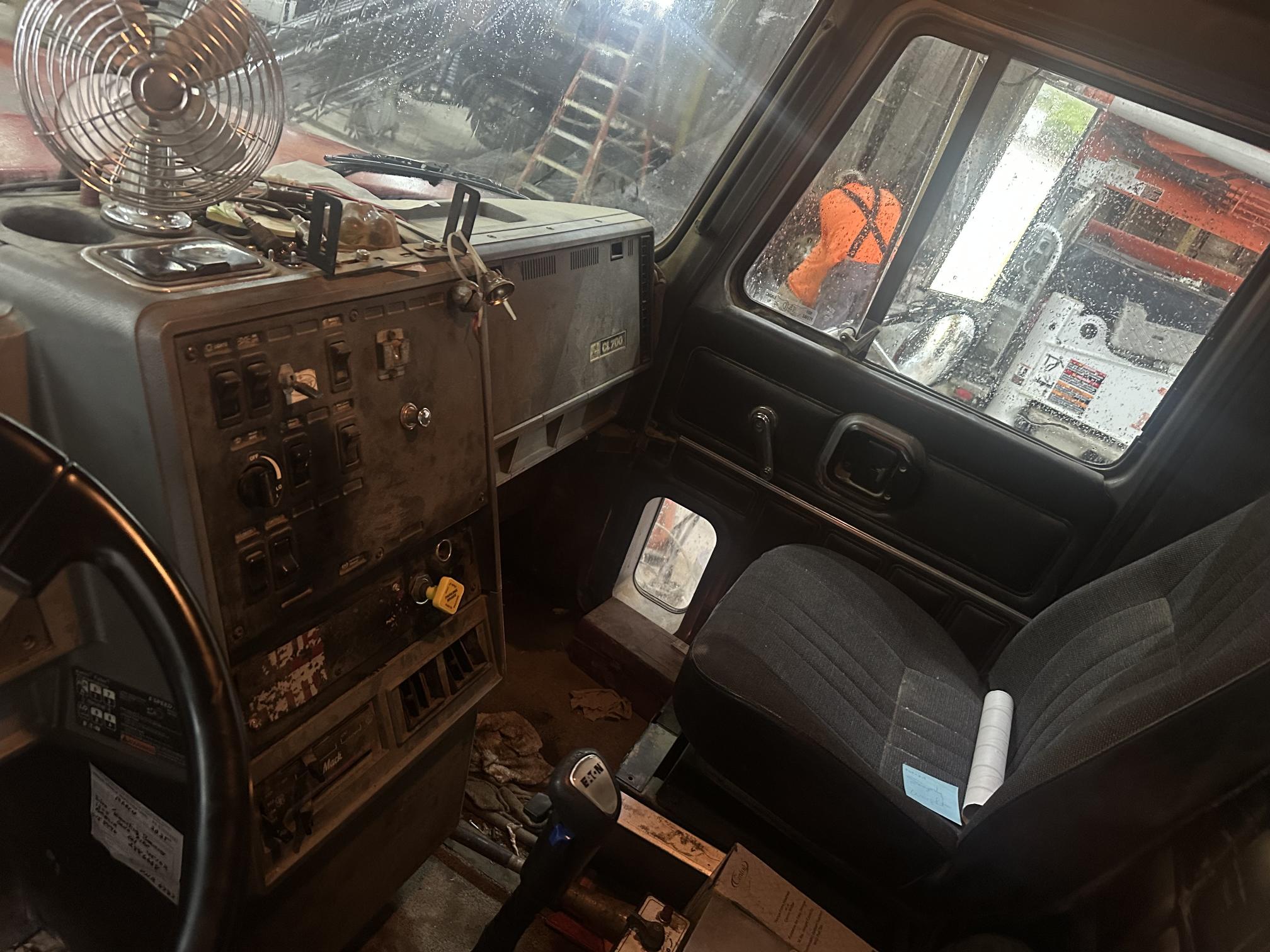 1999 MACK CL713 - Image 28