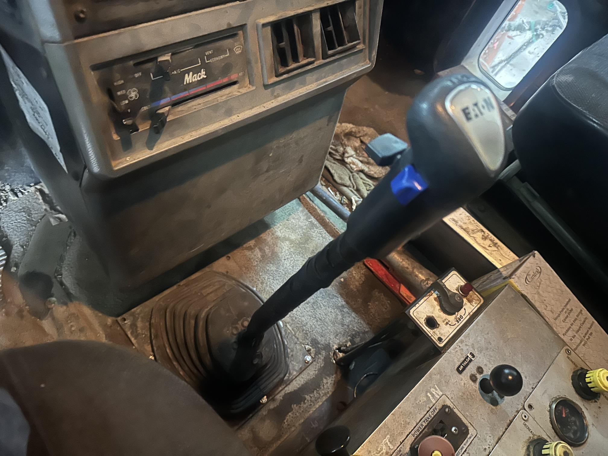 1999 MACK CL713 - Image 34